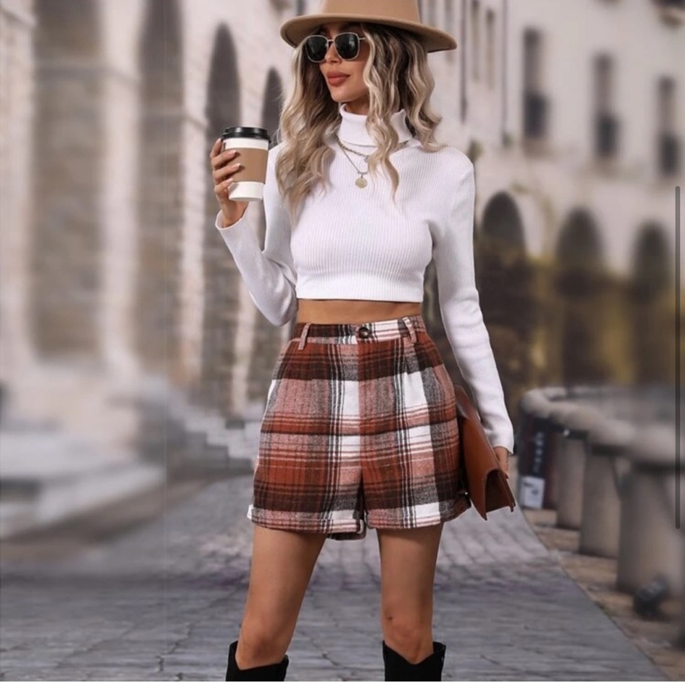 High Rise Plaid Print Shorts - Picture 3 of 6